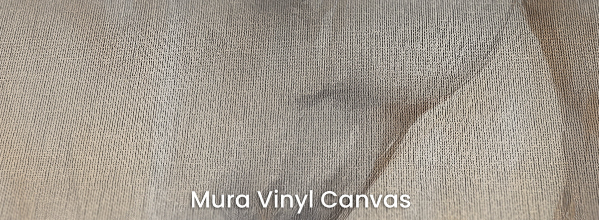 HONEY HUSH en el soporte Mura Vinyl Canvas: crema y miel sobre la textura de lienzo natural