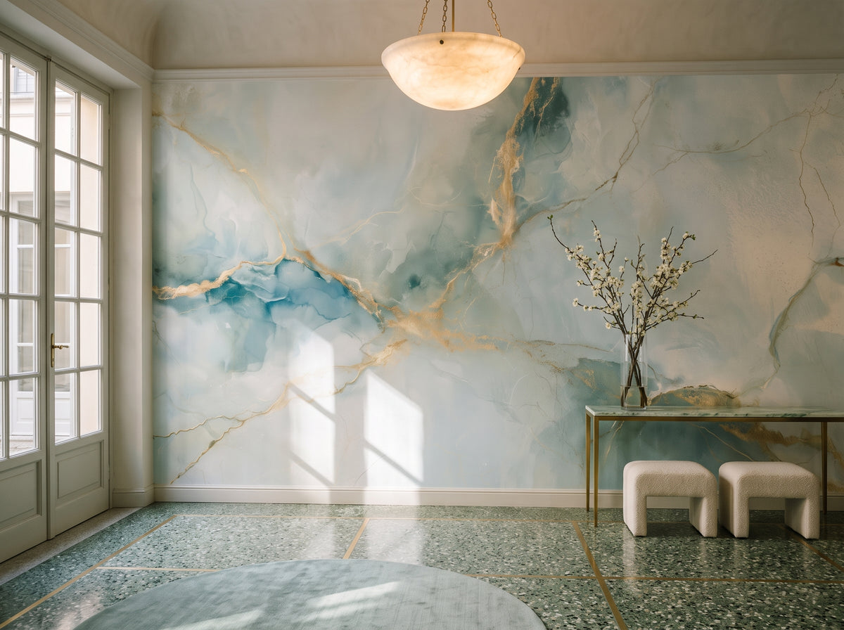 JADE CROSSING, mise en scène d’un hall d’entrée : tout le mur avec une console au plateau de marbre et un grand vase en verre