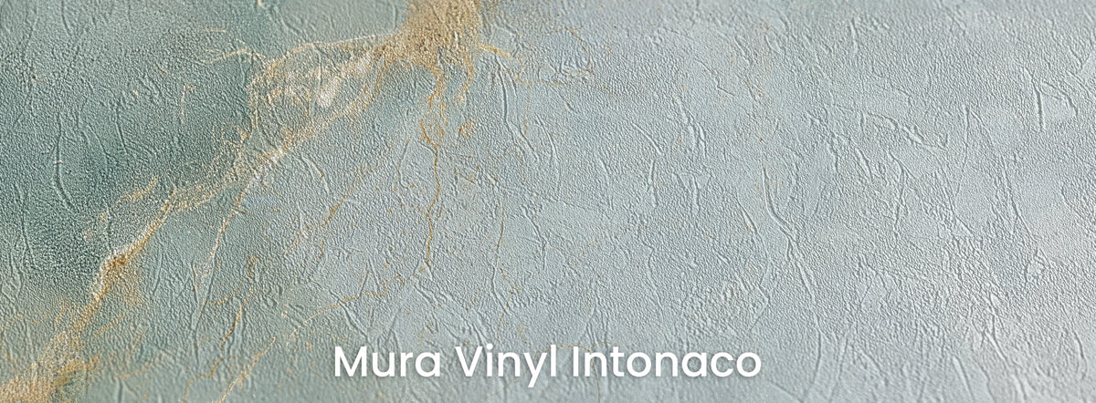 JADE CROSSING sur le support Mura Vinyl Intonaco : fines lignes dorées sur une texture d’enduit taloché