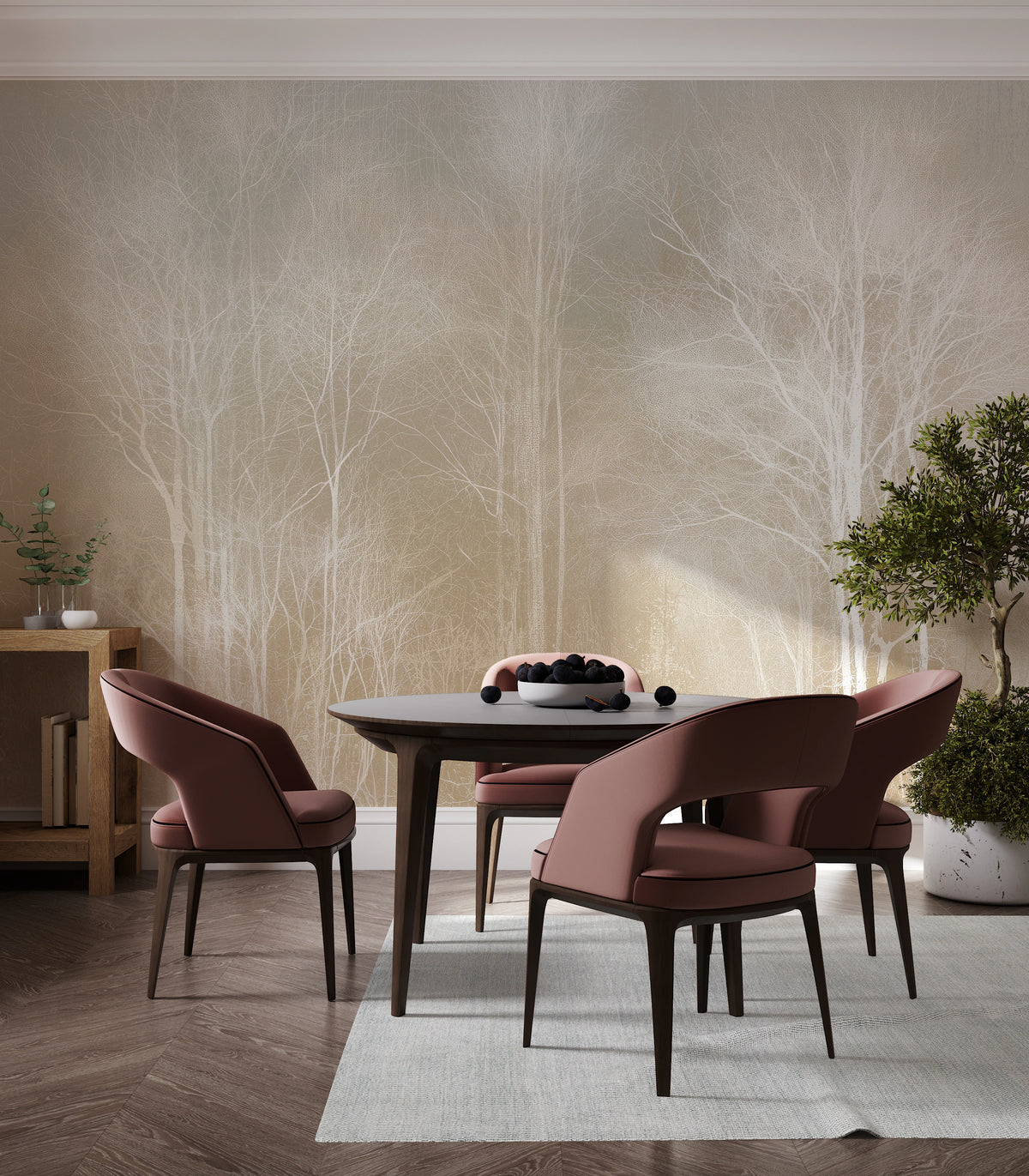 LACE THICKET sur tout le mur d'une salle à manger derrière une table ronde et des chaises – les arbres montent bien au-dessus des dossiers