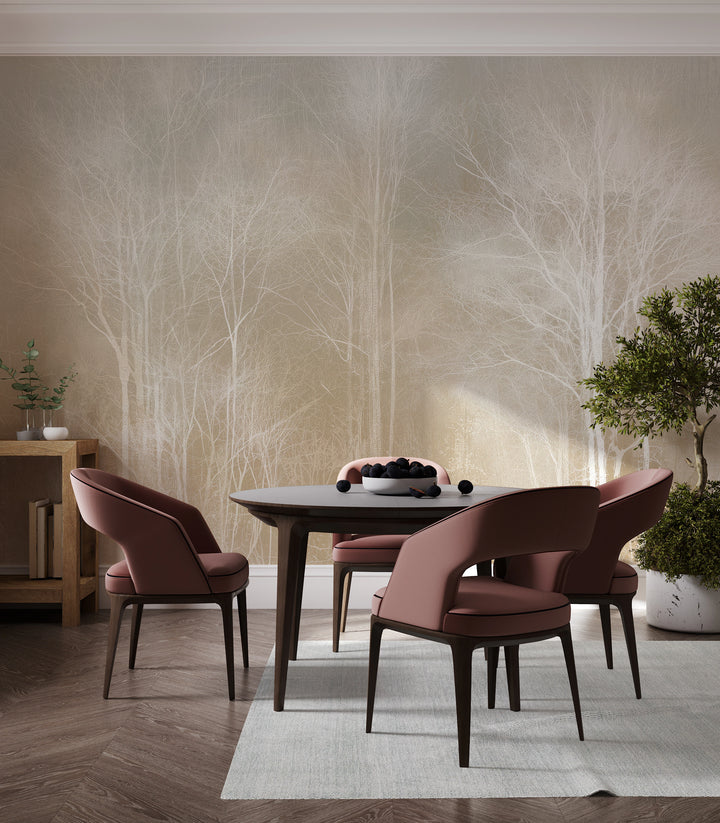 LACE THICKET sur tout le mur d'une salle à manger derrière une table ronde et des chaises – les arbres montent bien au-dessus des dossiers