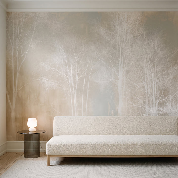LINEN HUSH en mise en scène de salon dans un immeuble ancien de Copenhague, devant le mur un canapé crème en bouclette et une table basse en verre