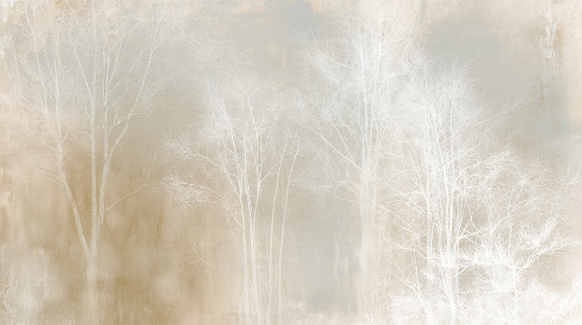 LINEN HUSH – motif completu202f: bosquet brumeux d'arbres blancs et crème sur fond de sable chaud et de gris-bleu pâle