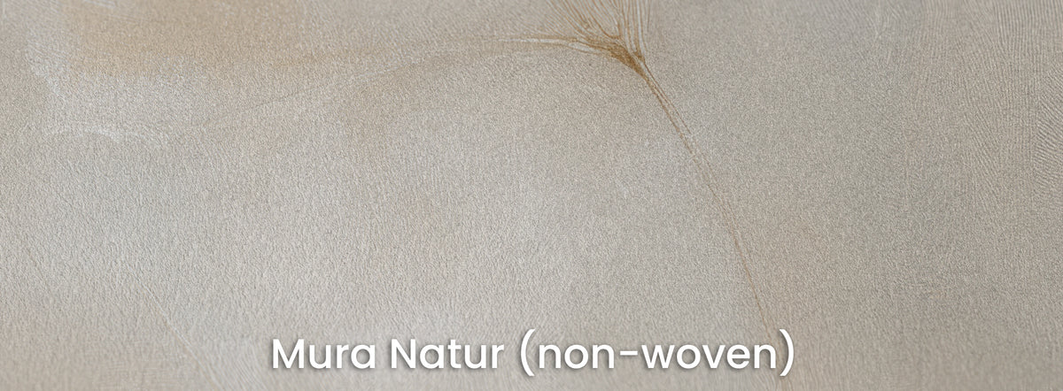 MILK GLASS auf Mura Natur – mattes Vlies unter einem dünnen, beigebraunen Stiel