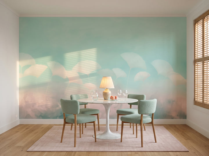 MINT SORBET mis en scène dans une salle à manger d'un appartement lisboète des années 60, devant le mur une table en marbre et des chaises menthe