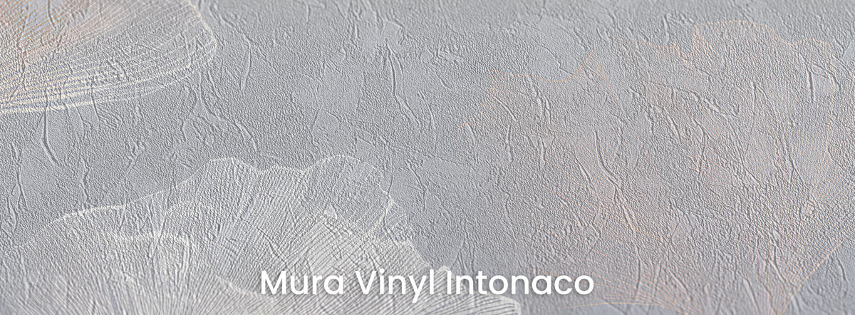 MOCHA LACE na podłożu Mura Vinyl Intonaco – tynkowa faktura w perłowej szarości tła