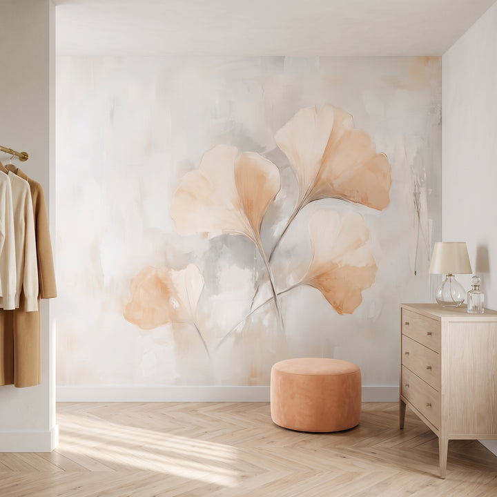NECTAR SPRIG nell'ambientazione di una cabina armadio in un appartamento parigino: davanti alla parete un pouf color pesca e una cassettiera chiara