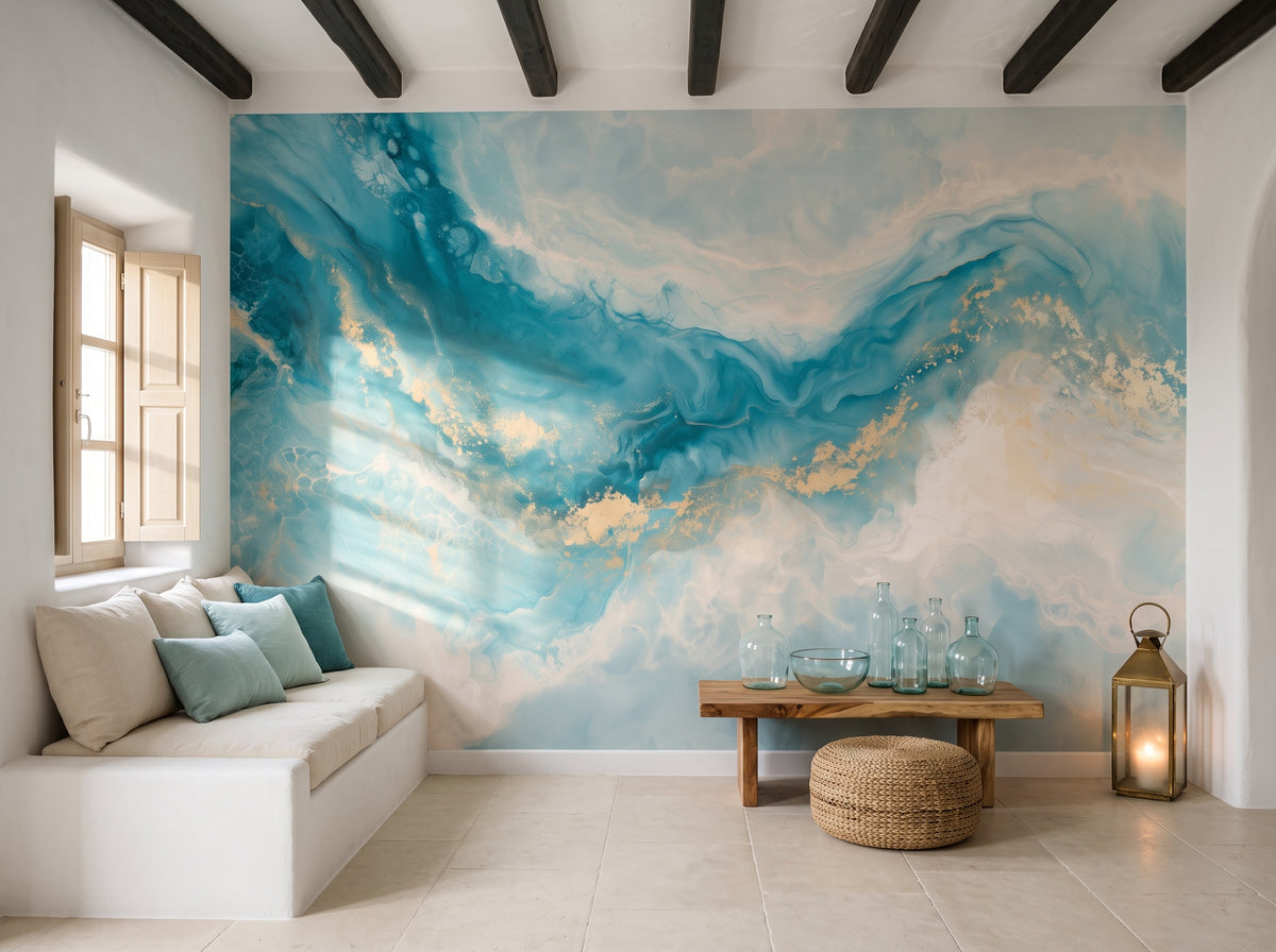 NOON SHALLOWS im Wohnzimmer-Interieur: ganze Wand mit türkisfarbenem Bogen hinter einem niedrigen Holztisch