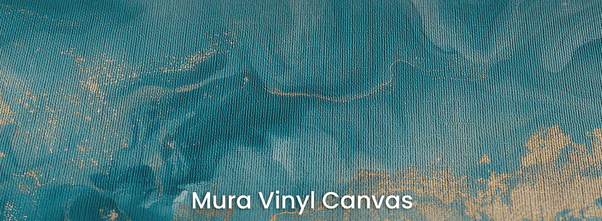 NOON SHALLOWS auf Trägermaterial Mura Vinyl Canvas: türkisfarbene Schlieren und goldene Flecken auf Leinwandstruktur