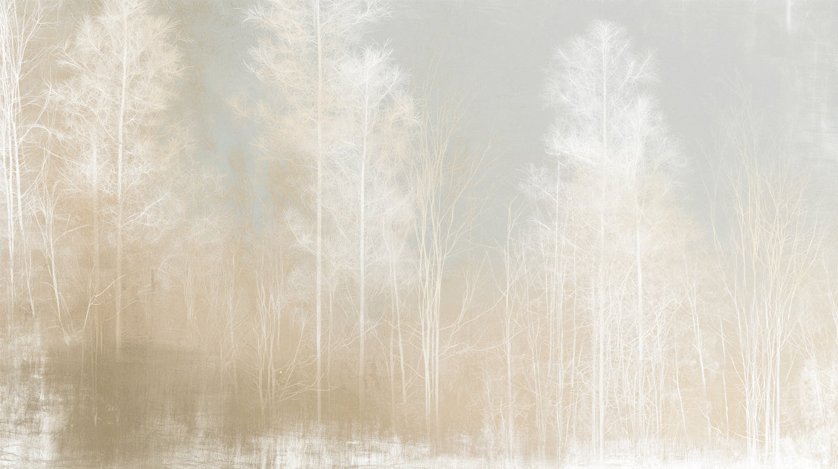 PALE TAPERS – motif complet : arbres élancés blancs et crème dans la brume sur ciel gris-bleu au-dessus d'une bande de sable