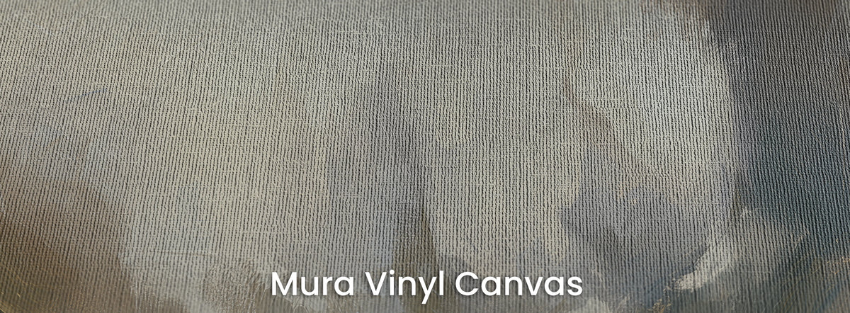 PALE VIGIL na podłożu Mura Vinyl Canvas – biel sierści z szarym cieniem na fakturze naturalnego płótna