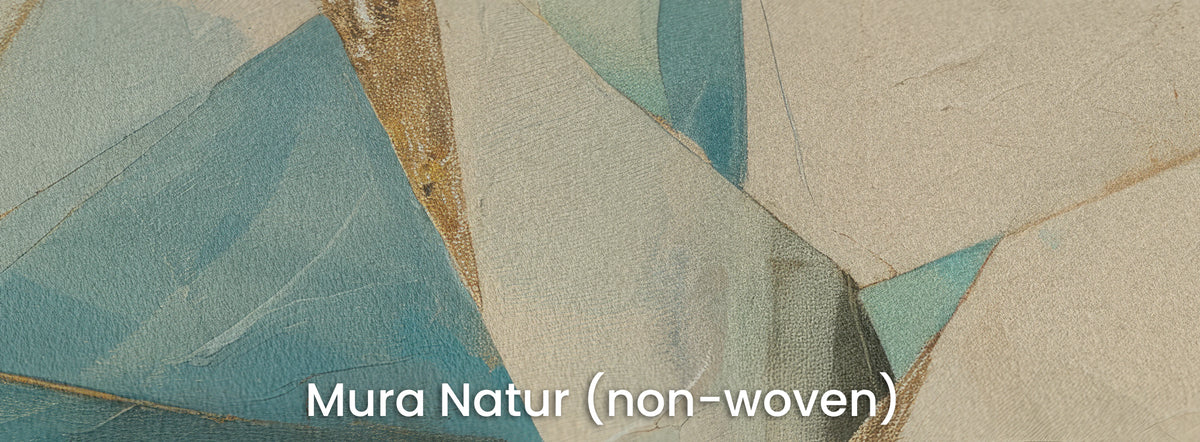 PAPER PRISM na podłożu Mura Natur – matowa powierzchnia, turkusowy trójkąt i kremowe płaszczyzny