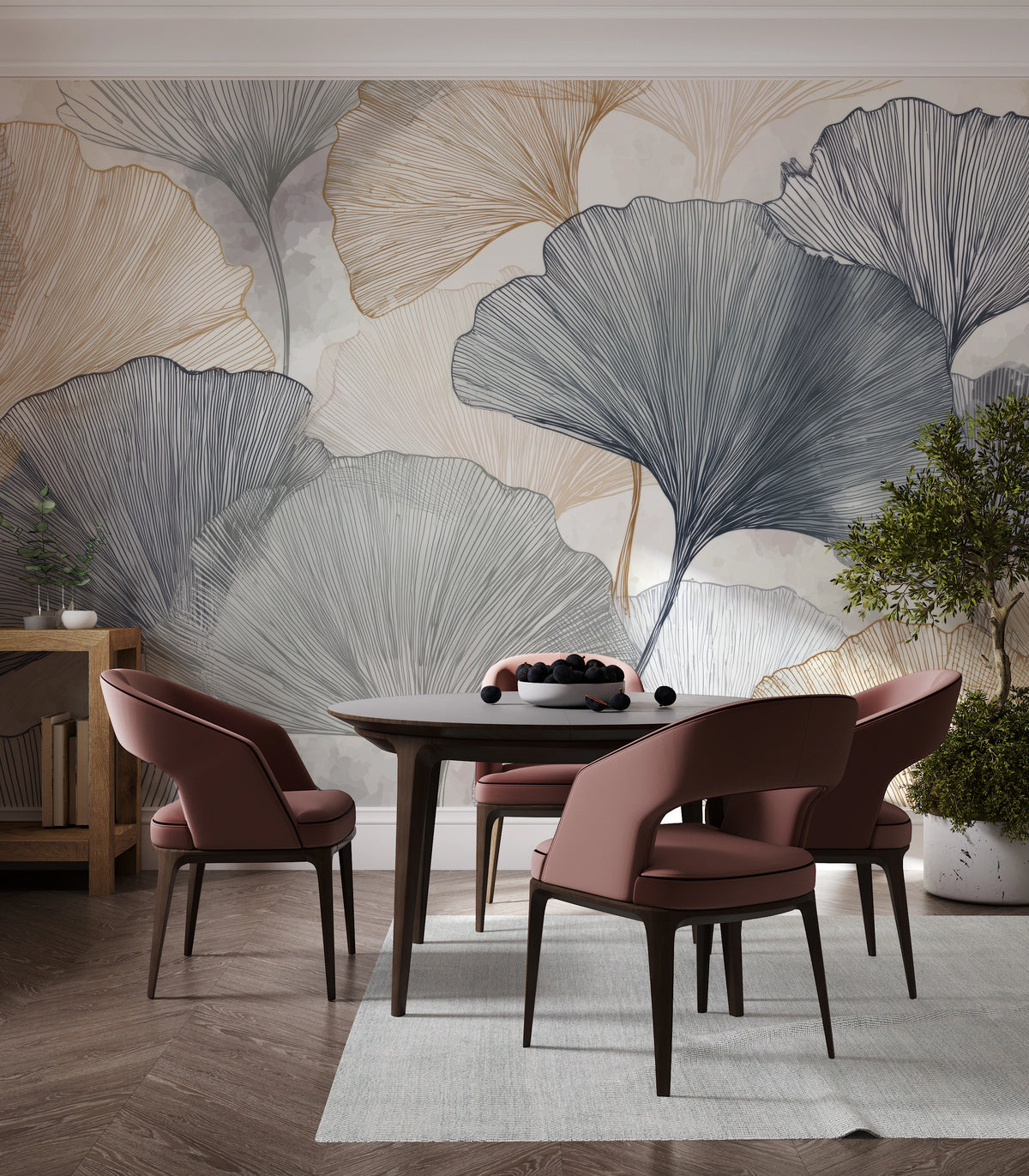 PLEATED FANS sur le mur d'une salle à manger derrière une table ronde et des chaises roses – la feuille sombre est plus large que le plateau