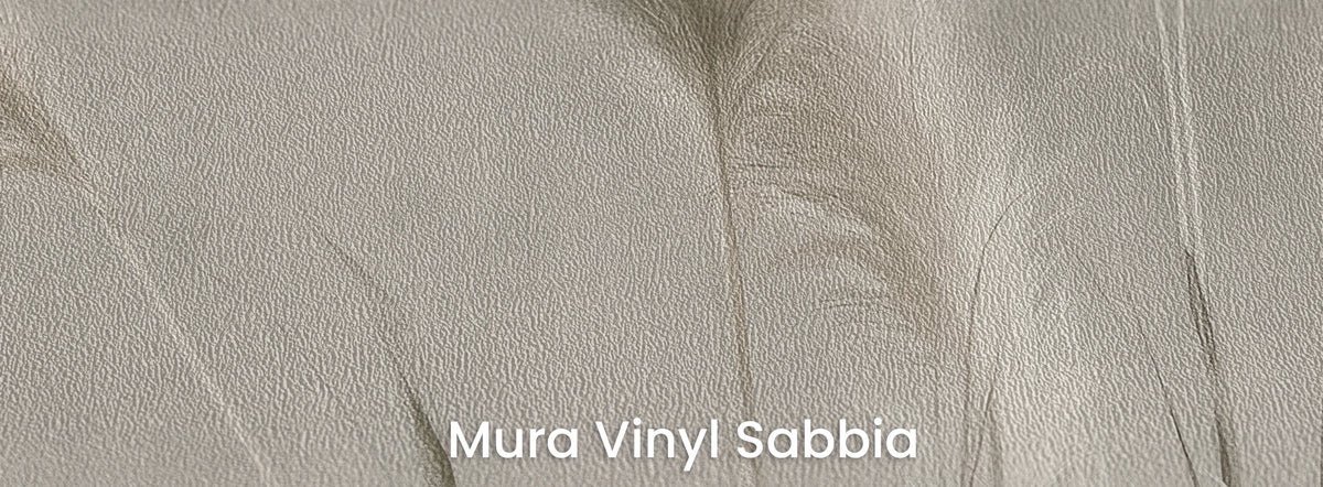 REVERENCE auf dem Trägermaterial Mura Vinyl Sabbia – grobe Sandkörnung