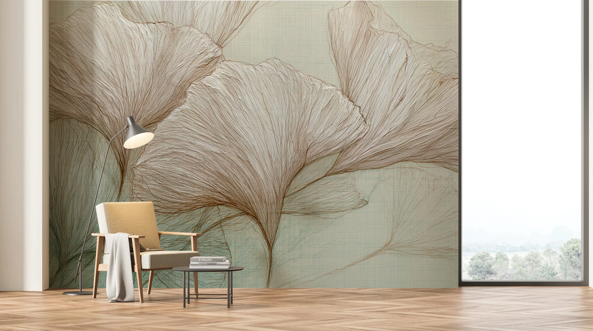 RICE PAPER sur tout le mur d'un salon clair avec un fauteuil et un lampadaire ; les feuilles montent haut au-dessus de la lampe