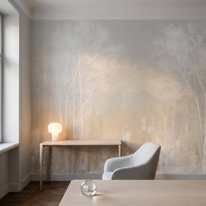 RIME BOUGHS en mise en scène dans le bureau d'un immeuble ancien de Stockholm, avec bureau élancé et fauteuil gris