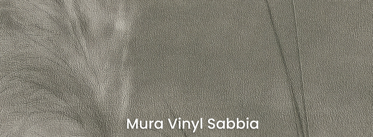 SAGE NOCTURNE sul supporto Mura Vinyl Sabbia – texture granulosa