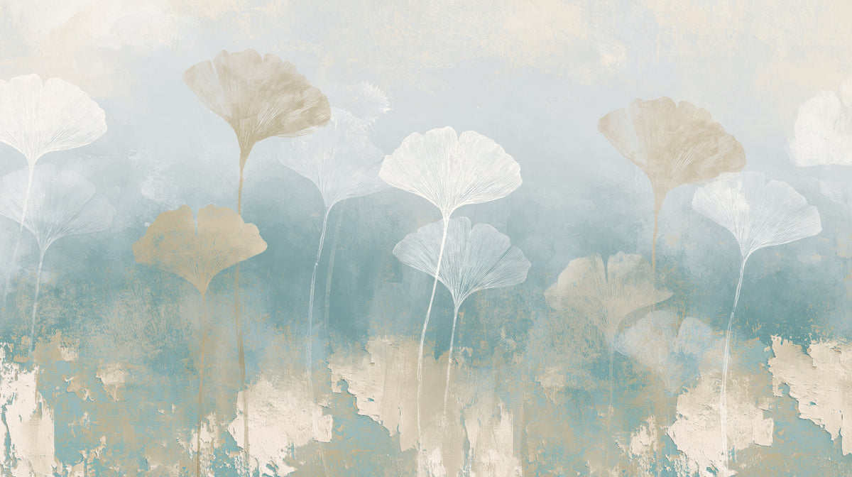 SALT AIR – motif entier : feuilles de ginkgo blanches et gris-beige sur de hautes tiges, dans une brume bleu pâle au-dessus de taches crème