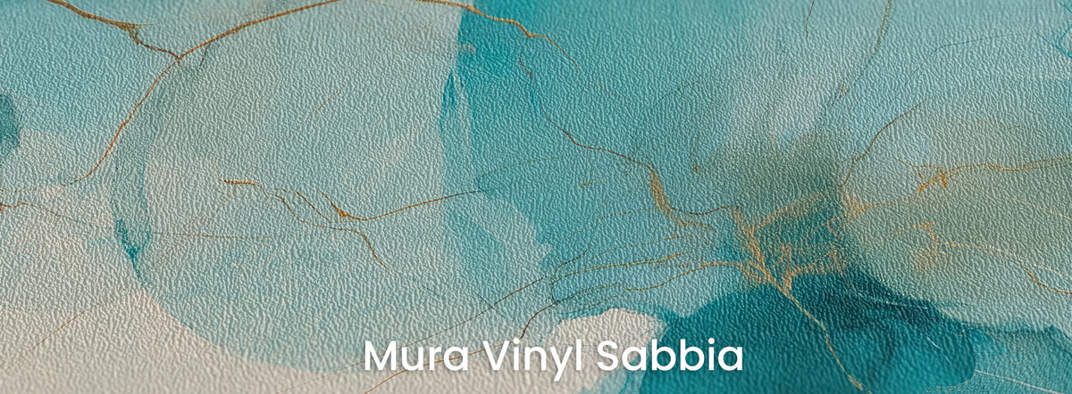 SEA GLASS GARLAND na podłożu Mura Vinyl Sabbia: płatki i złote linie na fakturze grubego ziarna piasku