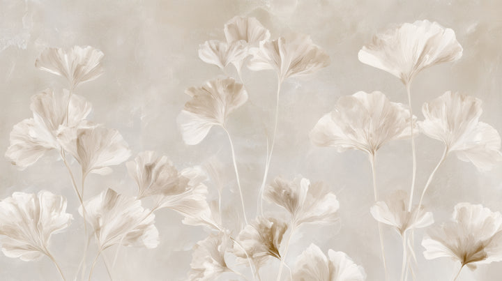 SELENITE – il motivo intero: tre gruppi di foglie di ginkgo bianche semitrasparenti su uno sfondo marmorizzato grigio caldo