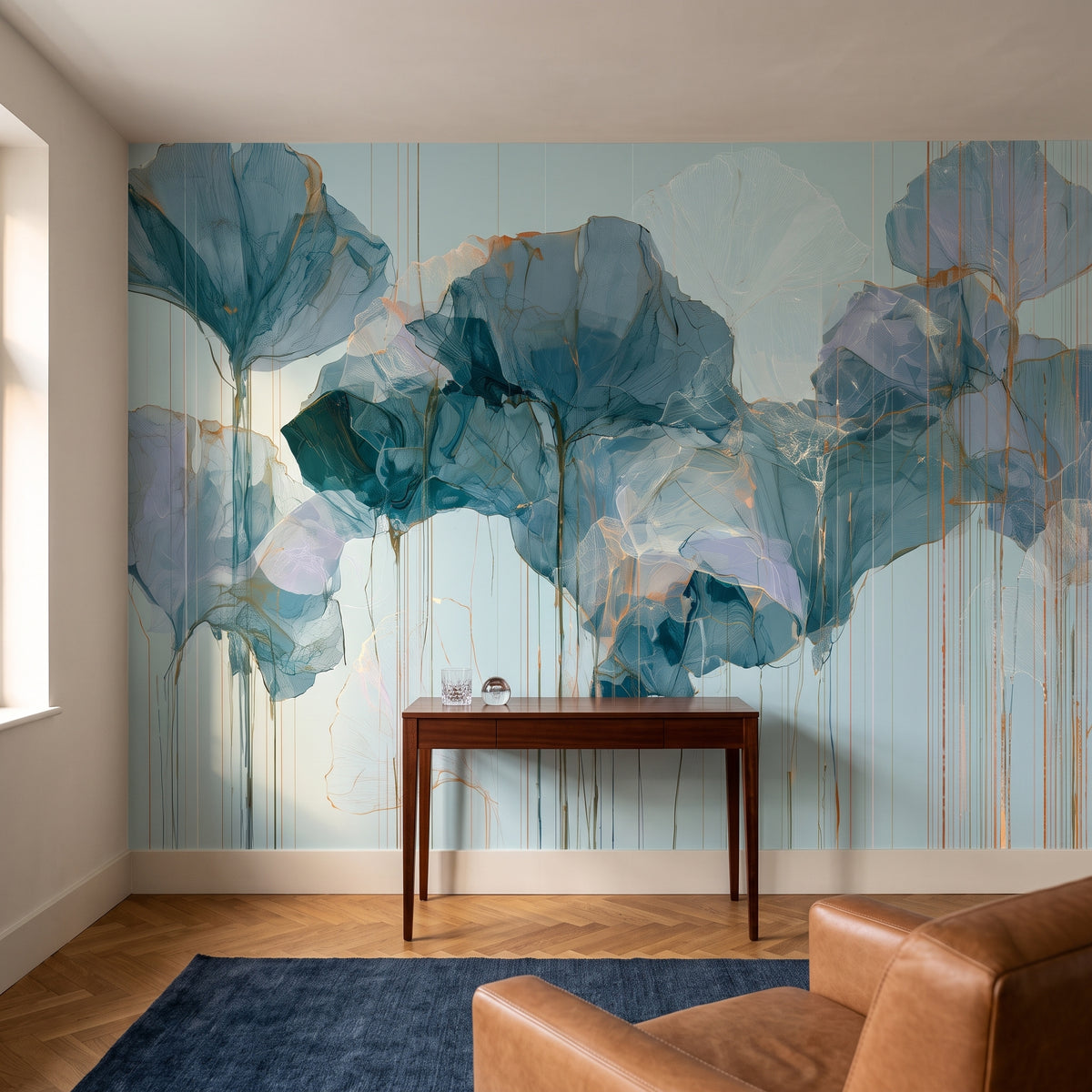SLATE DRIZZLE mis en scène dans un bureau d'un immeuble londonien, devant le mur un bureau en acajou et un fauteuil en cuir