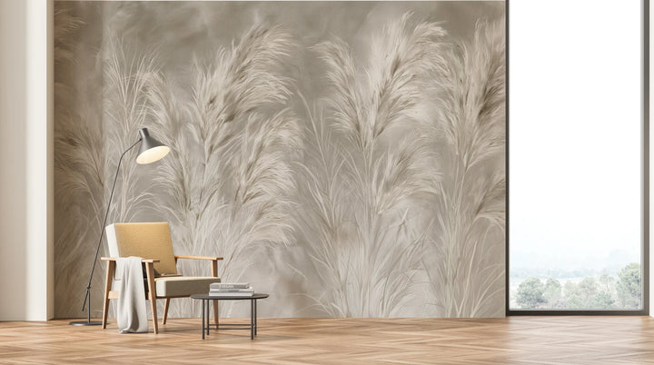 SMOKED FLANNEL en toda la pared de un salón luminoso: los plumeros llegan muy por encima del sillón y la lámpara de pie