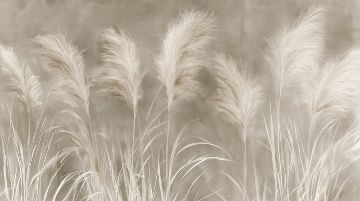 TAUPE CADENCE – diseño completo: siete penachos crema de hierba de la pampa en hilera sobre fondo taupe ahumado y greige