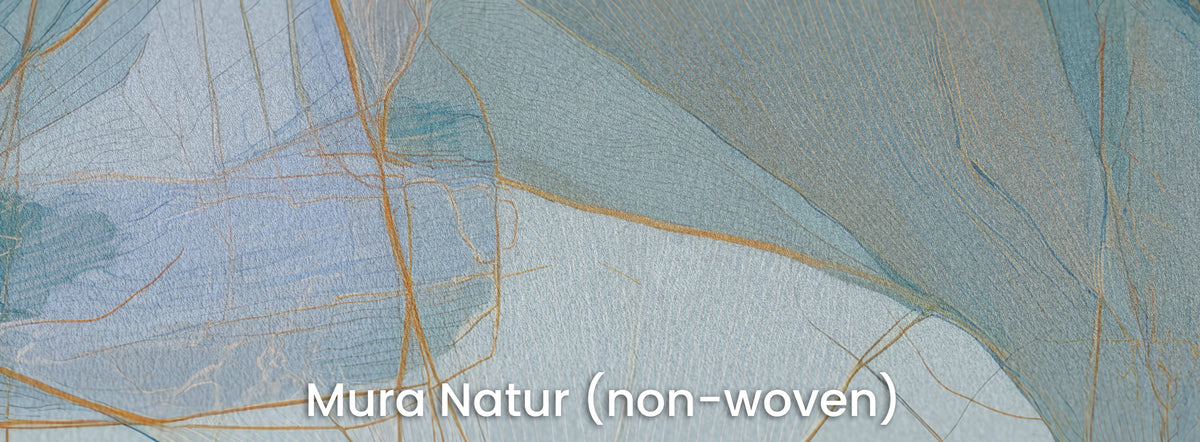TEAL PARASOLS sur le support Mura Natur – intissé mat sous des couches de feuilles bleues et lilas