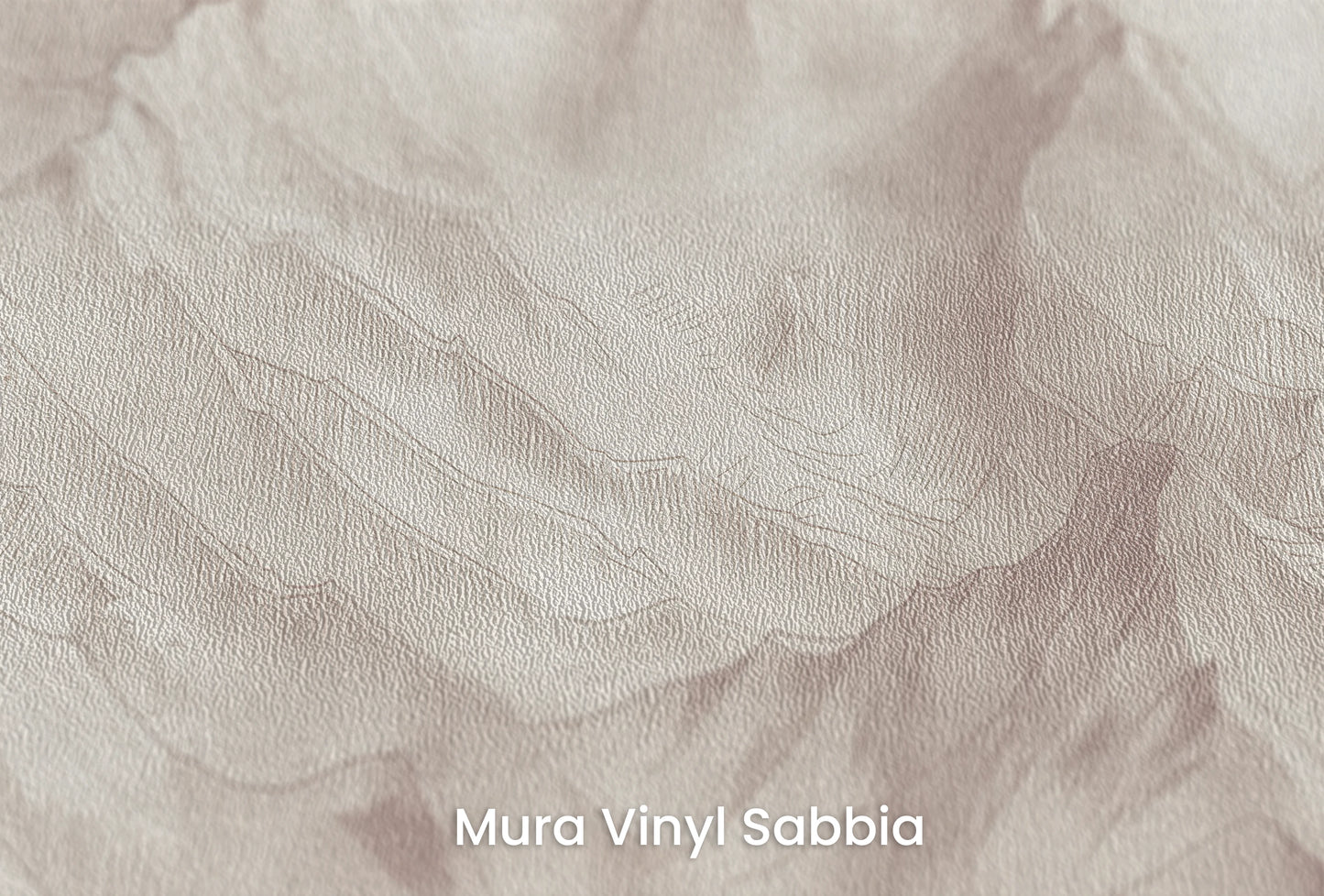 Zbliżenie na artystyczną fototapetę o nazwie Sepia Ridges na podłożu Mura Vinyl Sabbia struktura grubego ziarna piasku.