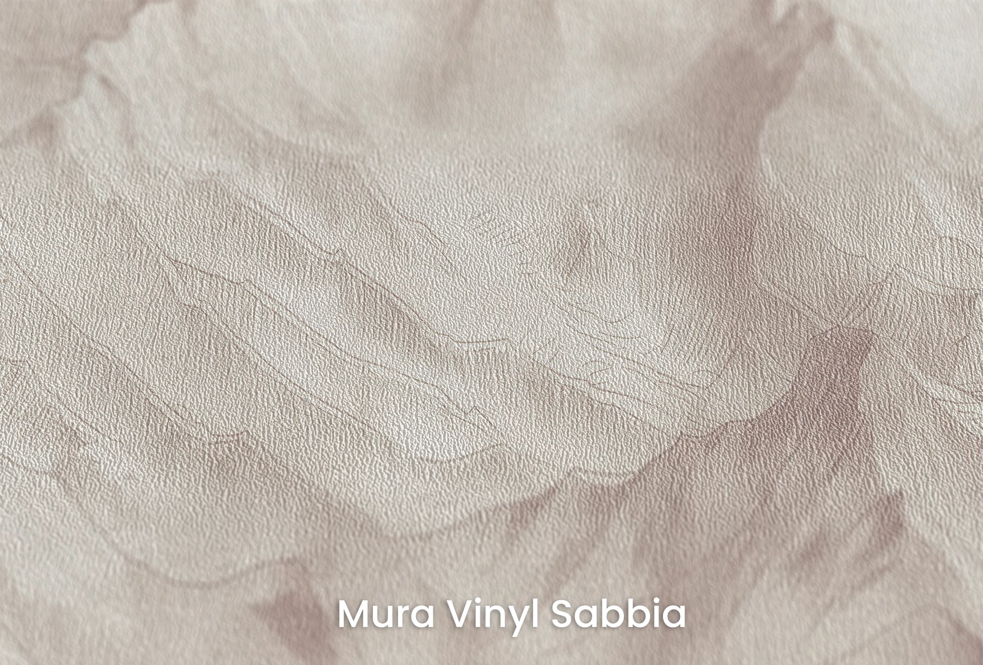 Zbliżenie na artystyczną fototapetę o nazwie Sepia Ridges na podłożu Mura Vinyl Sabbia struktura grubego ziarna piasku.
