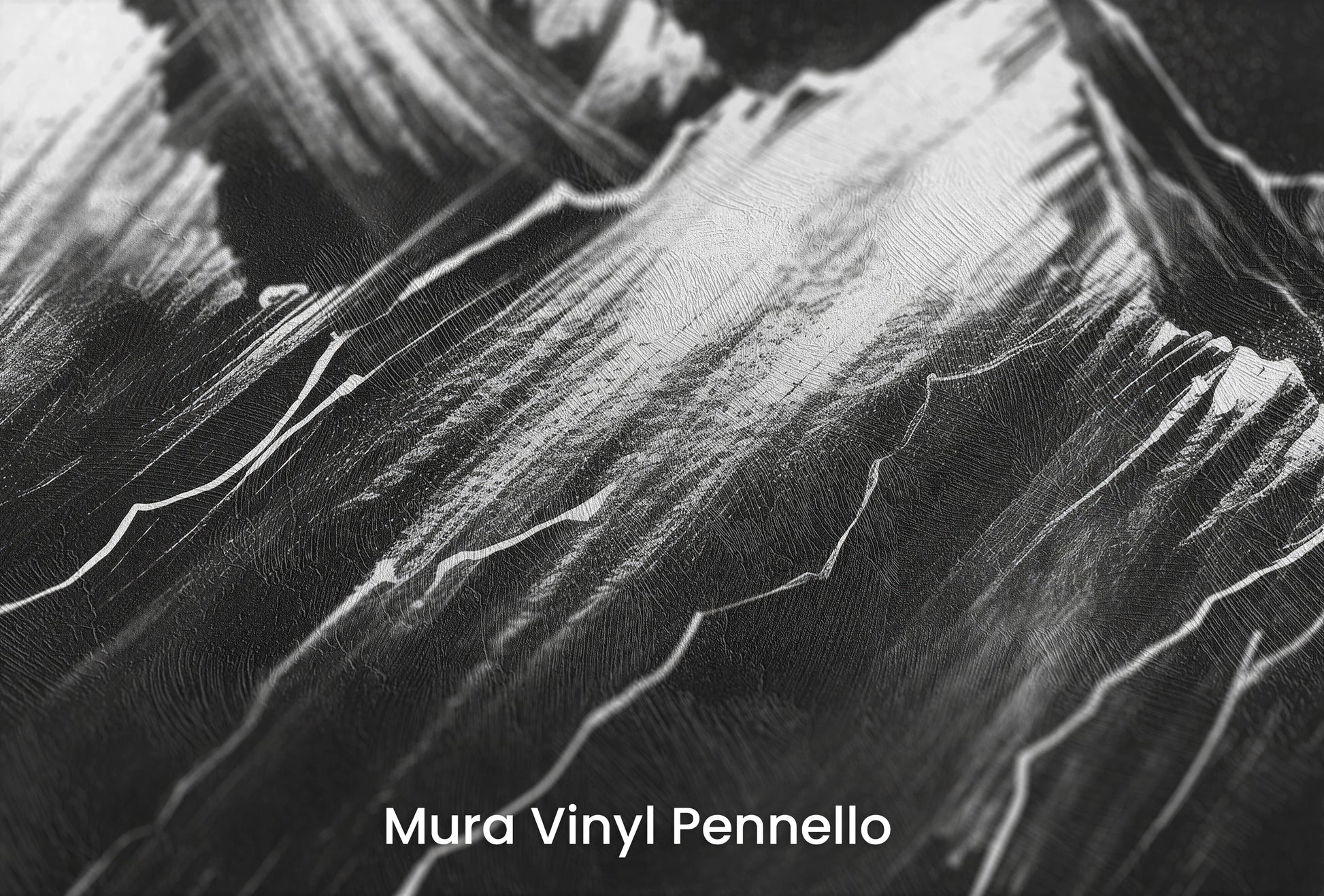 Zbliżenie na artystyczną fototapetę o nazwie Noir Peaks na podłożu Mura Vinyl Pennello - faktura pociągnięć pędzla malarskiego.