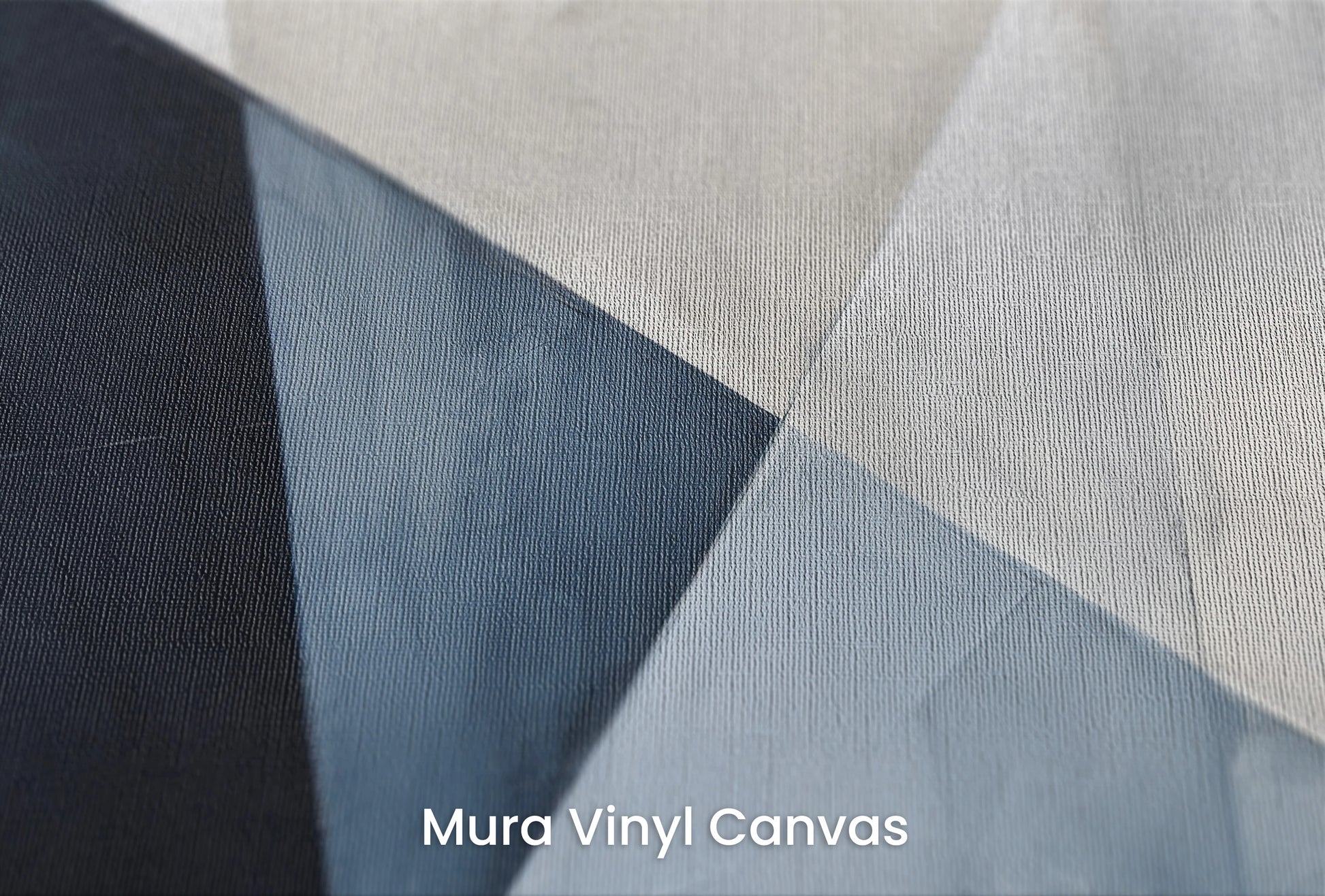Zbliżenie na artystyczną fototapetę o nazwie Monochrome Sails II na podłożu Mura Vinyl Canvas - faktura naturalnego płótna.