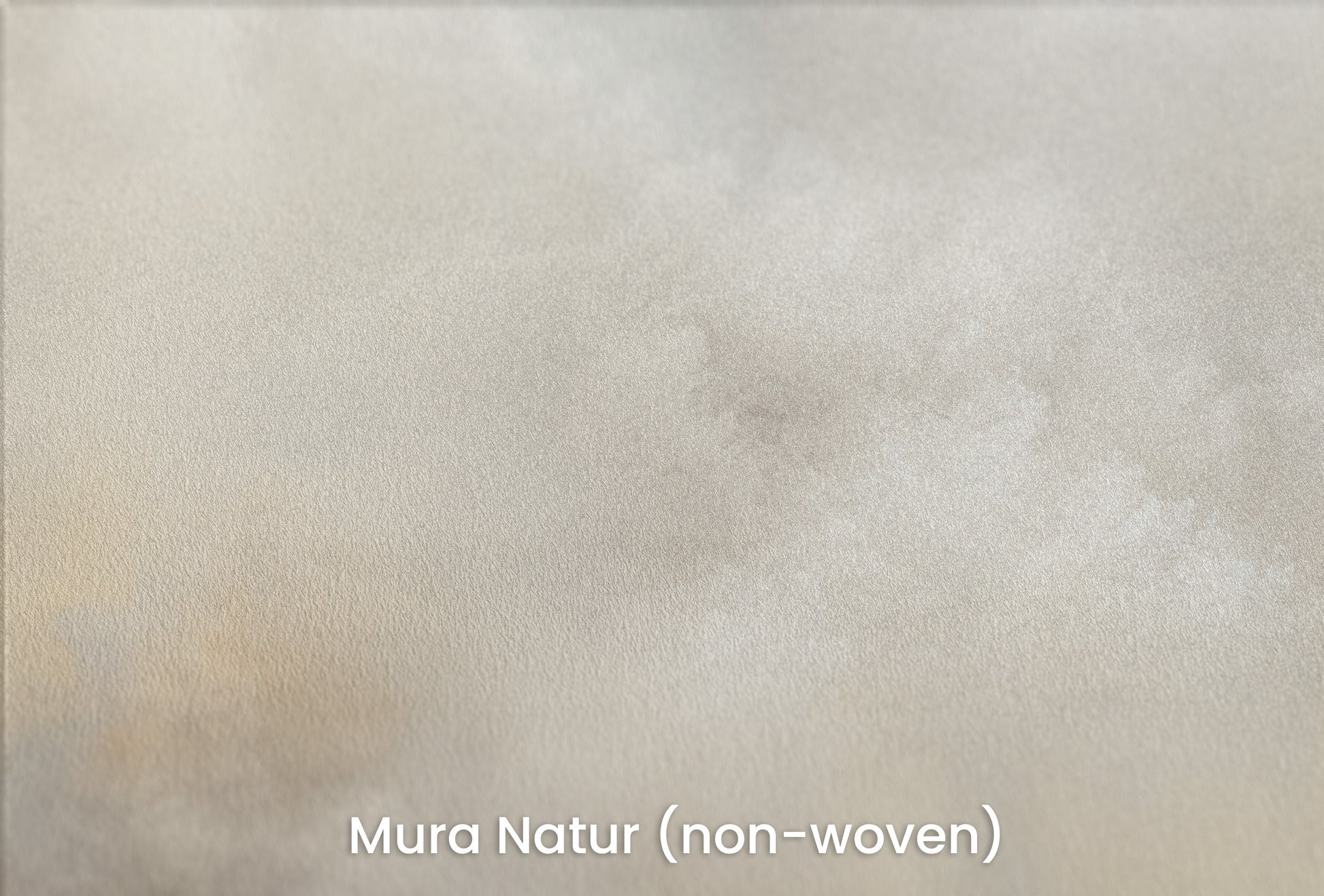 Zbliżenie na artystyczną fototapetę o nazwie GOLDEN STORM EMBRACE na podłożu Mura Natur (non-woven) - naturalne i ekologiczne podłoże.