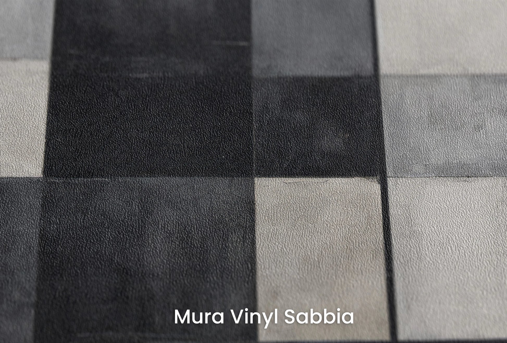 Zbliżenie na artystyczną fototapetę o nazwie Monochromatic Elegance #3 na podłożu Mura Vinyl Sabbia struktura grubego ziarna piasku.