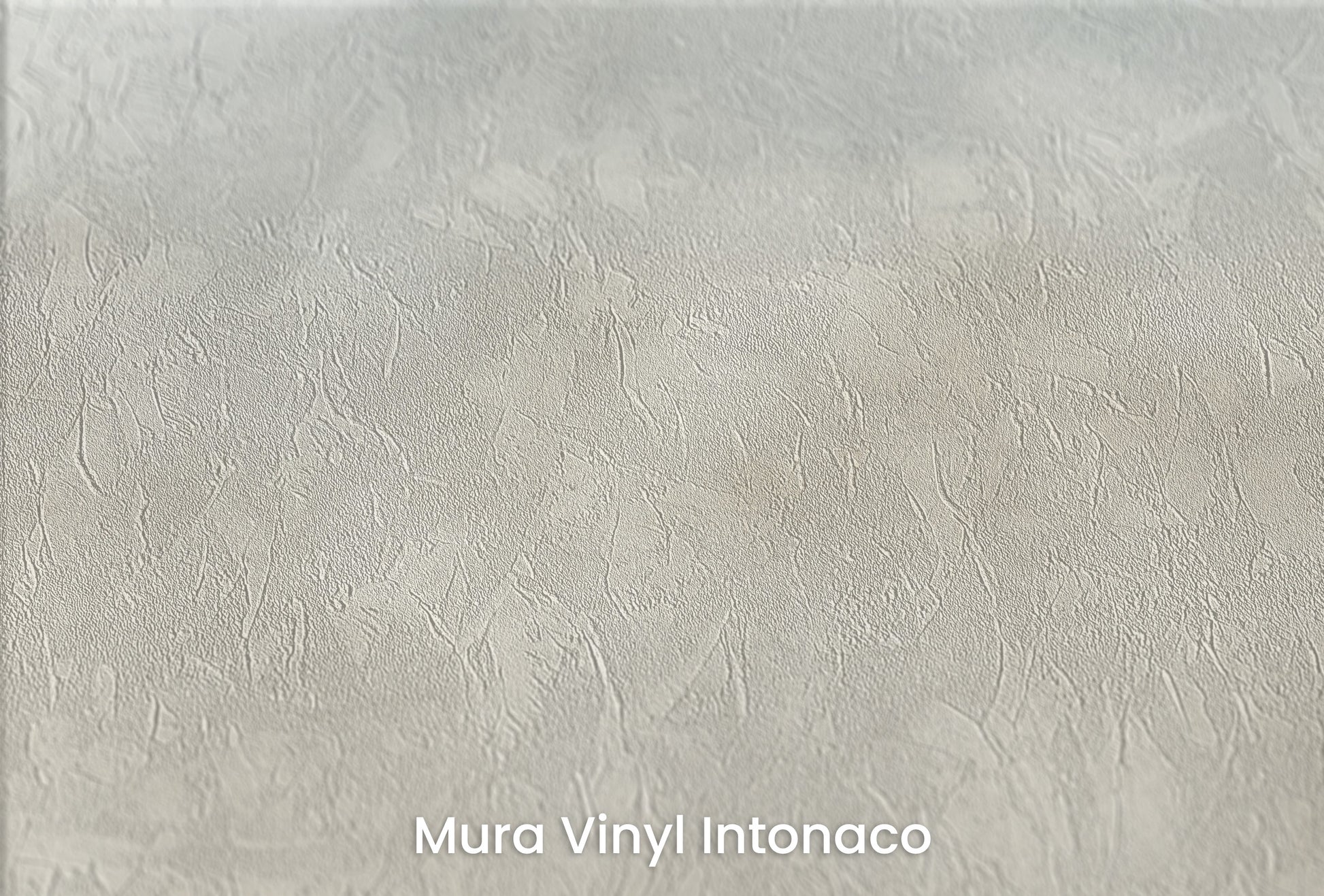 Zbliżenie na artystyczną fototapetę o nazwie ETHEREAL CLOUDSCAPE VEIL na podłożu Mura Vinyl Intonaco - struktura tartego tynku.