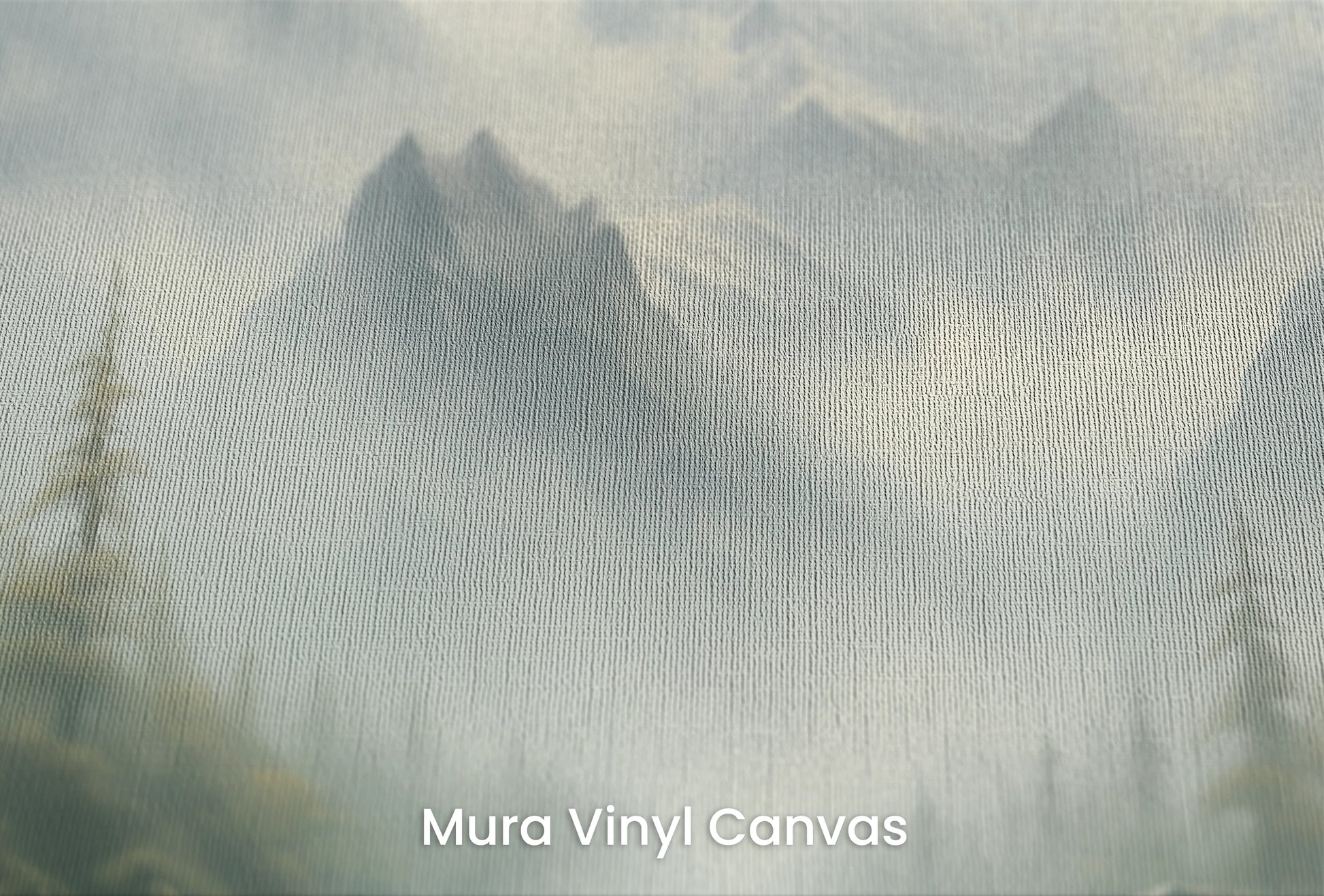 Zbliżenie na artystyczną fototapetę o nazwie Verdant Peaks na podłożu Mura Vinyl Canvas - faktura naturalnego płótna.