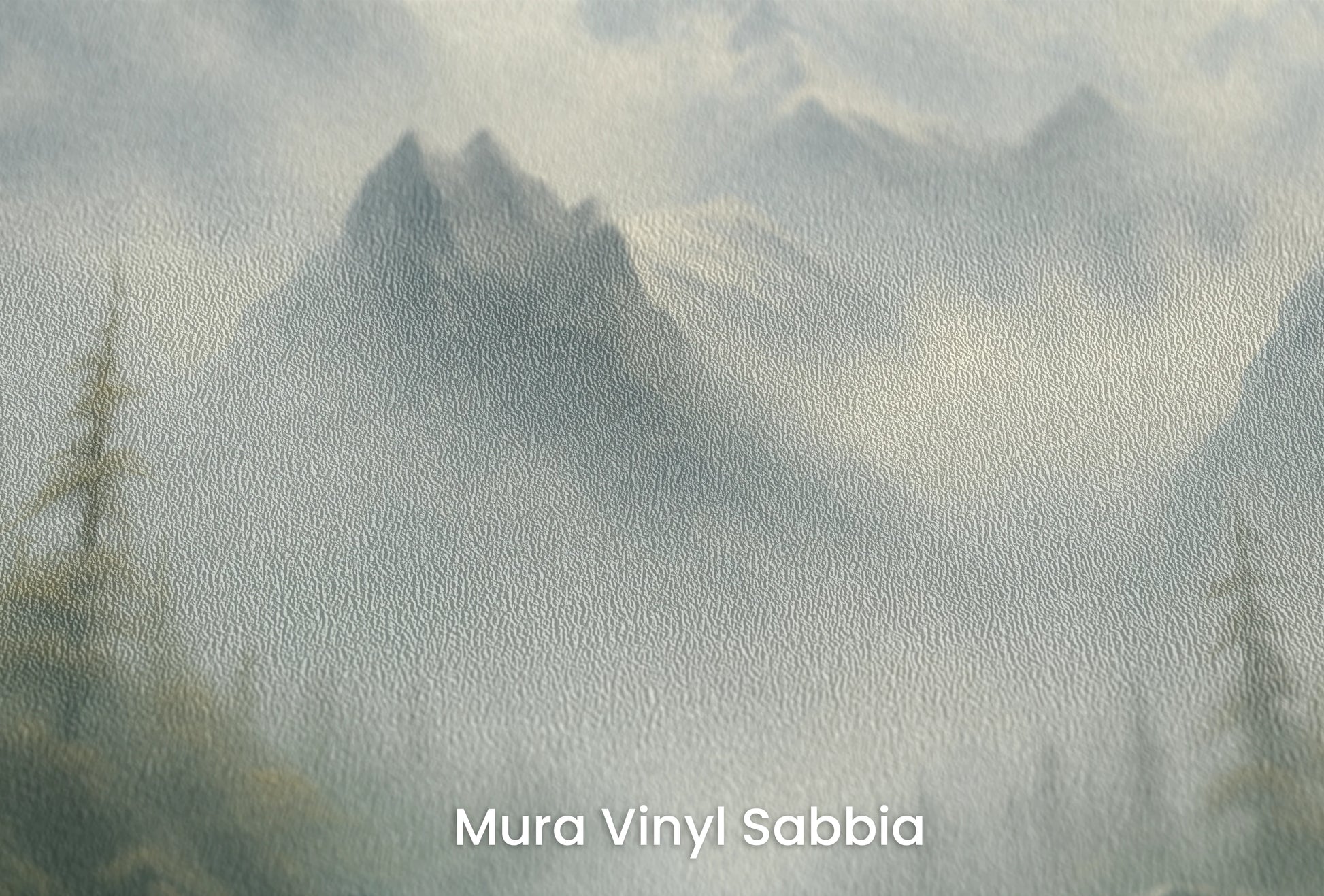 Zbliżenie na artystyczną fototapetę o nazwie Verdant Peaks na podłożu Mura Vinyl Sabbia struktura grubego ziarna piasku.