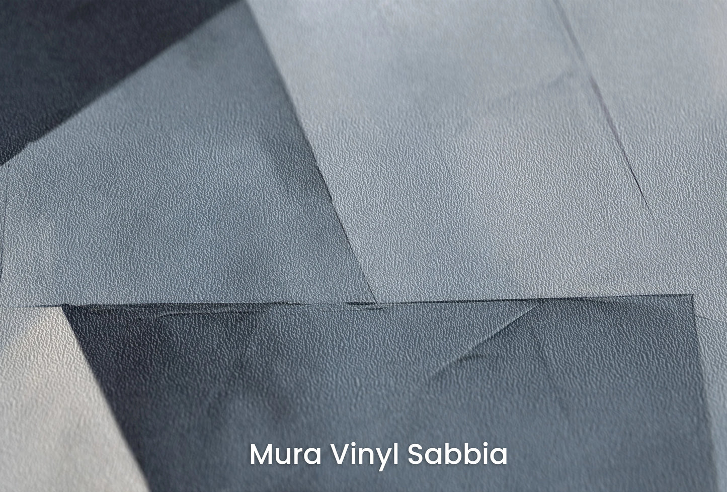Zbliżenie na artystyczną fototapetę o nazwie Elegant Geometric Simplicity na podłożu Mura Vinyl Sabbia struktura grubego ziarna piasku.