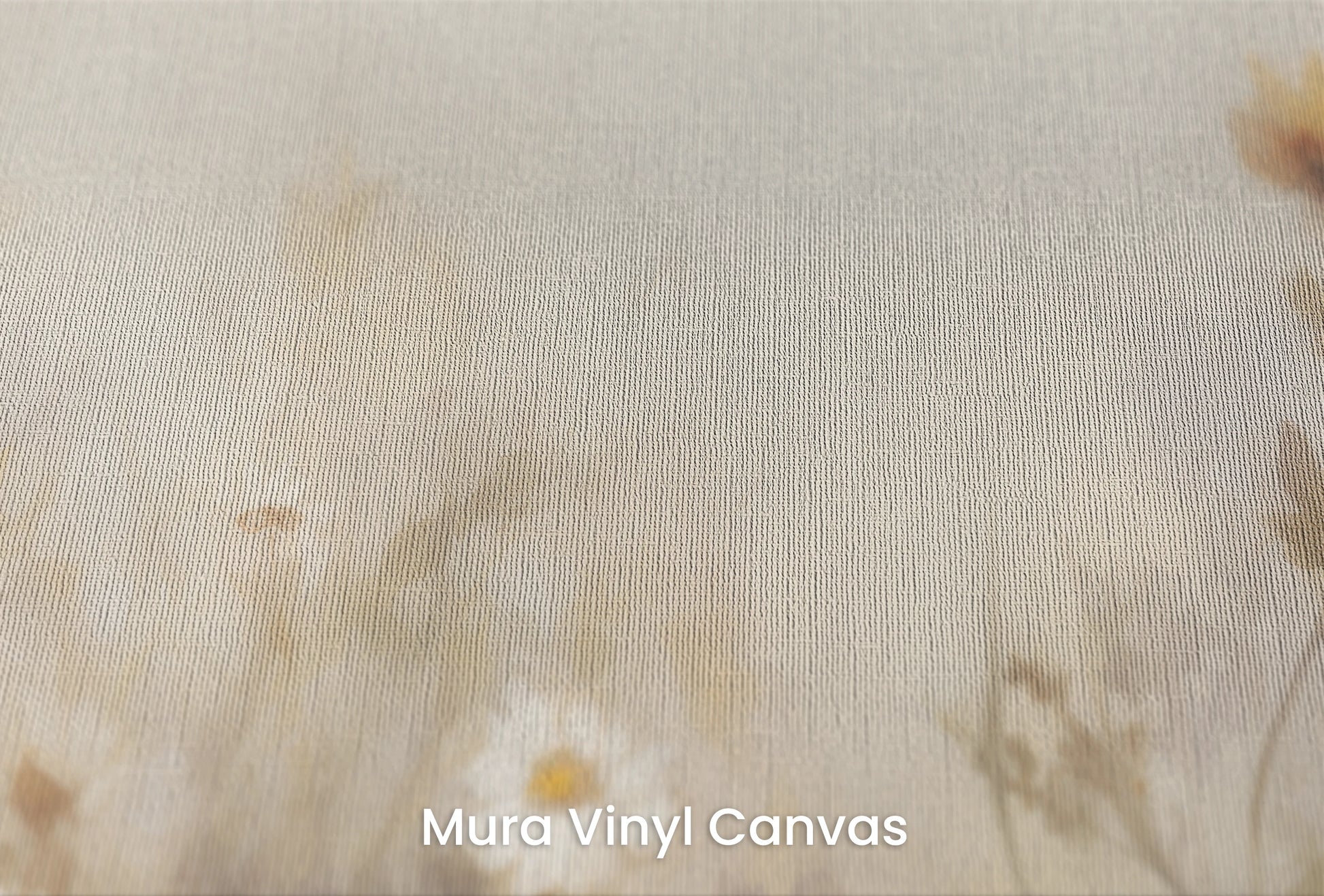Zbliżenie na artystyczną fototapetę o nazwie Misty Daisies na podłożu Mura Vinyl Canvas - faktura naturalnego płótna.
