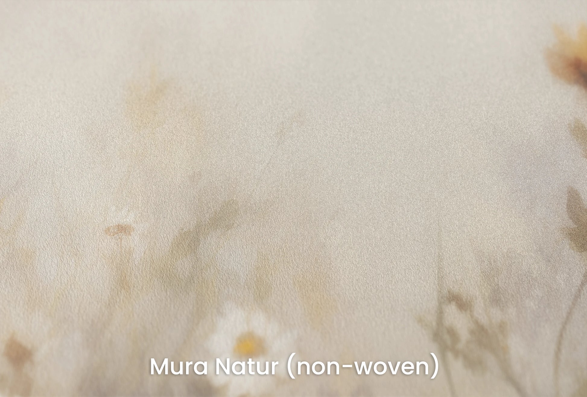 Zbliżenie na artystyczną fototapetę o nazwie Misty Daisies na podłożu Mura Natur (non-woven) - naturalne i ekologiczne podłoże.