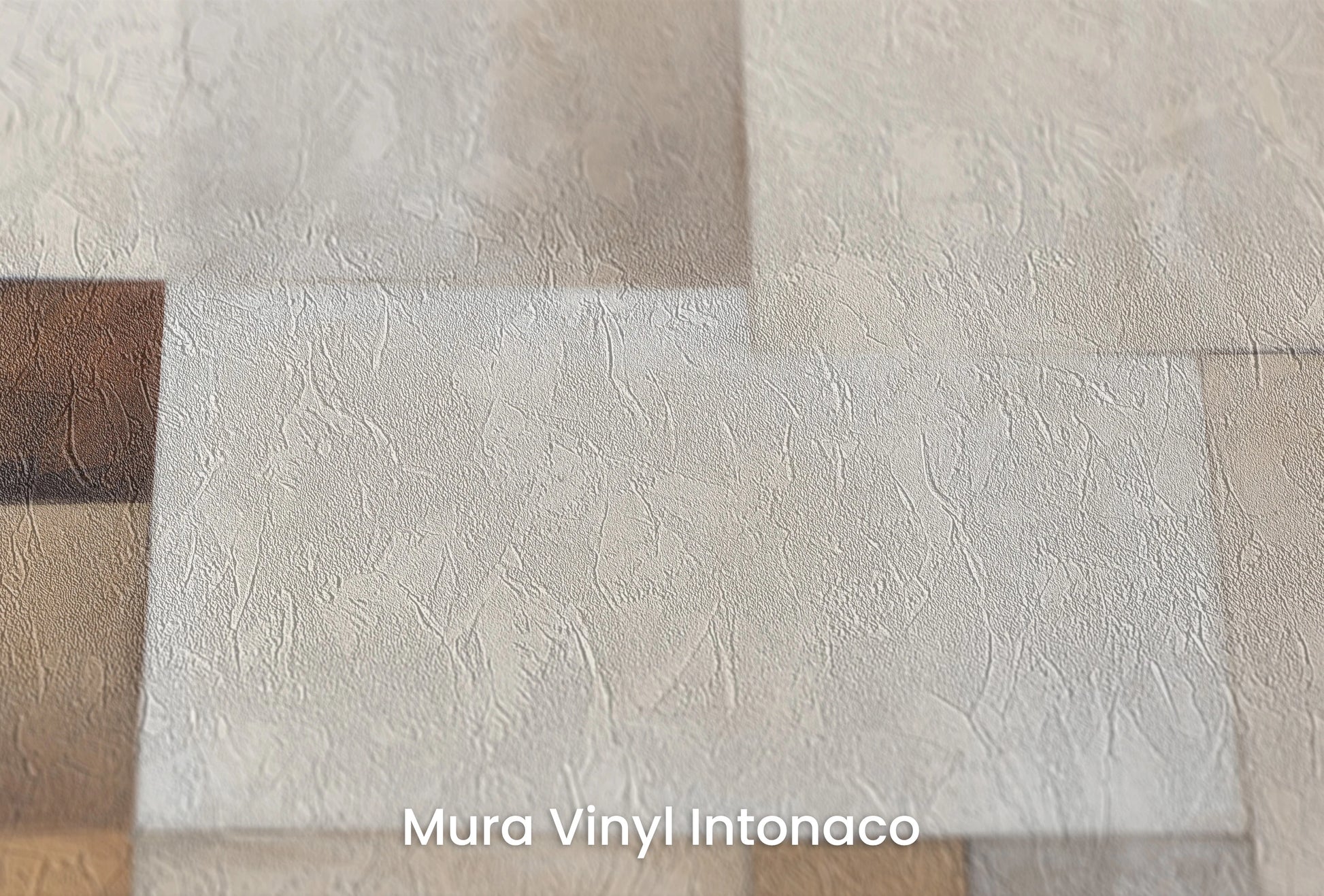 Zbliżenie na artystyczną fototapetę o nazwie Earthy Blocks #2 na podłożu Mura Vinyl Intonaco - struktura tartego tynku.