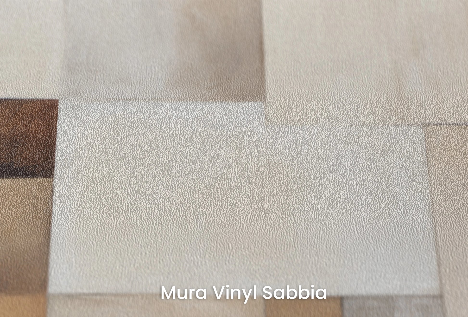 Zbliżenie na artystyczną fototapetę o nazwie Earthy Blocks #2 na podłożu Mura Vinyl Sabbia struktura grubego ziarna piasku.