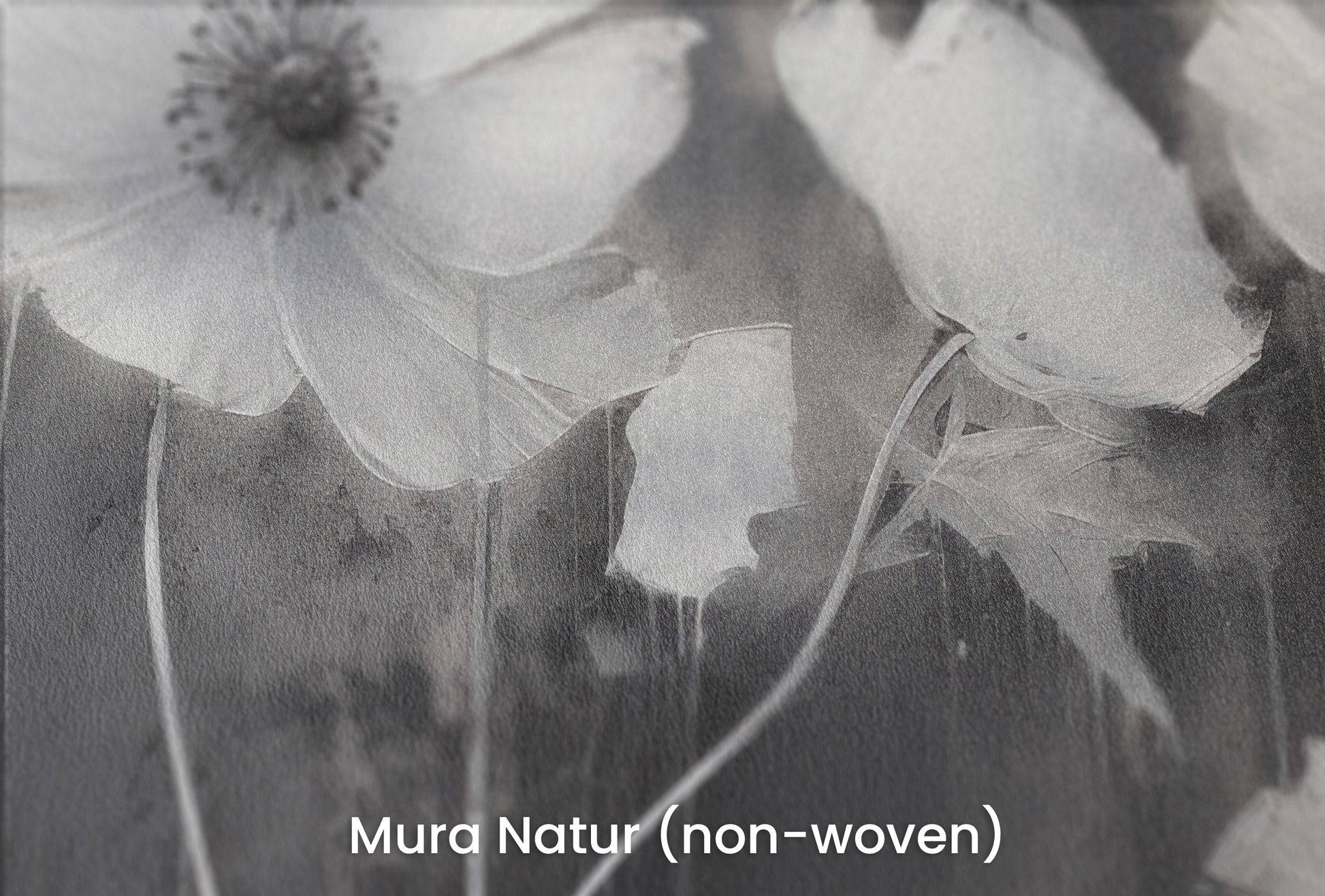 Zbliżenie na artystyczną fototapetę o nazwie NOCTURNAL BLOOMS na podłożu Mura Natur (non-woven) - naturalne i ekologiczne podłoże.