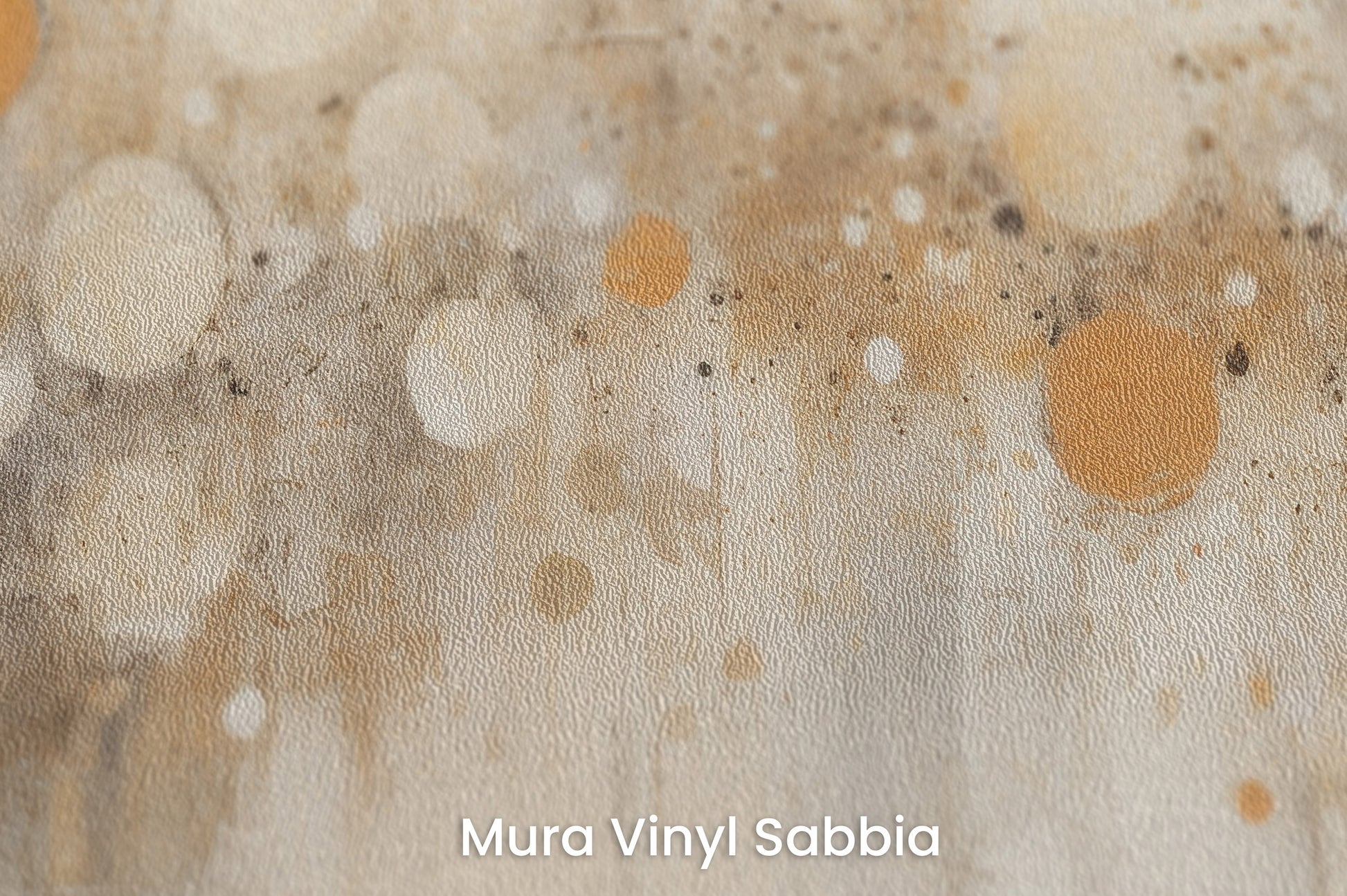 Zbliżenie na artystyczną fototapetę o nazwie NEUTRAL SPHERE CASCADE na podłożu Mura Vinyl Sabbia struktura grubego ziarna piasku.