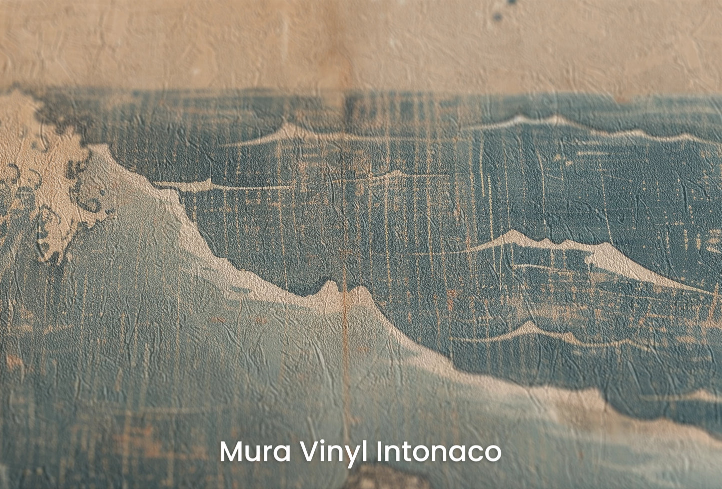 Zbliżenie na artystyczną fototapetę o nazwie Vintage Sea Scroll na podłożu Mura Vinyl Intonaco - struktura tartego tynku.
