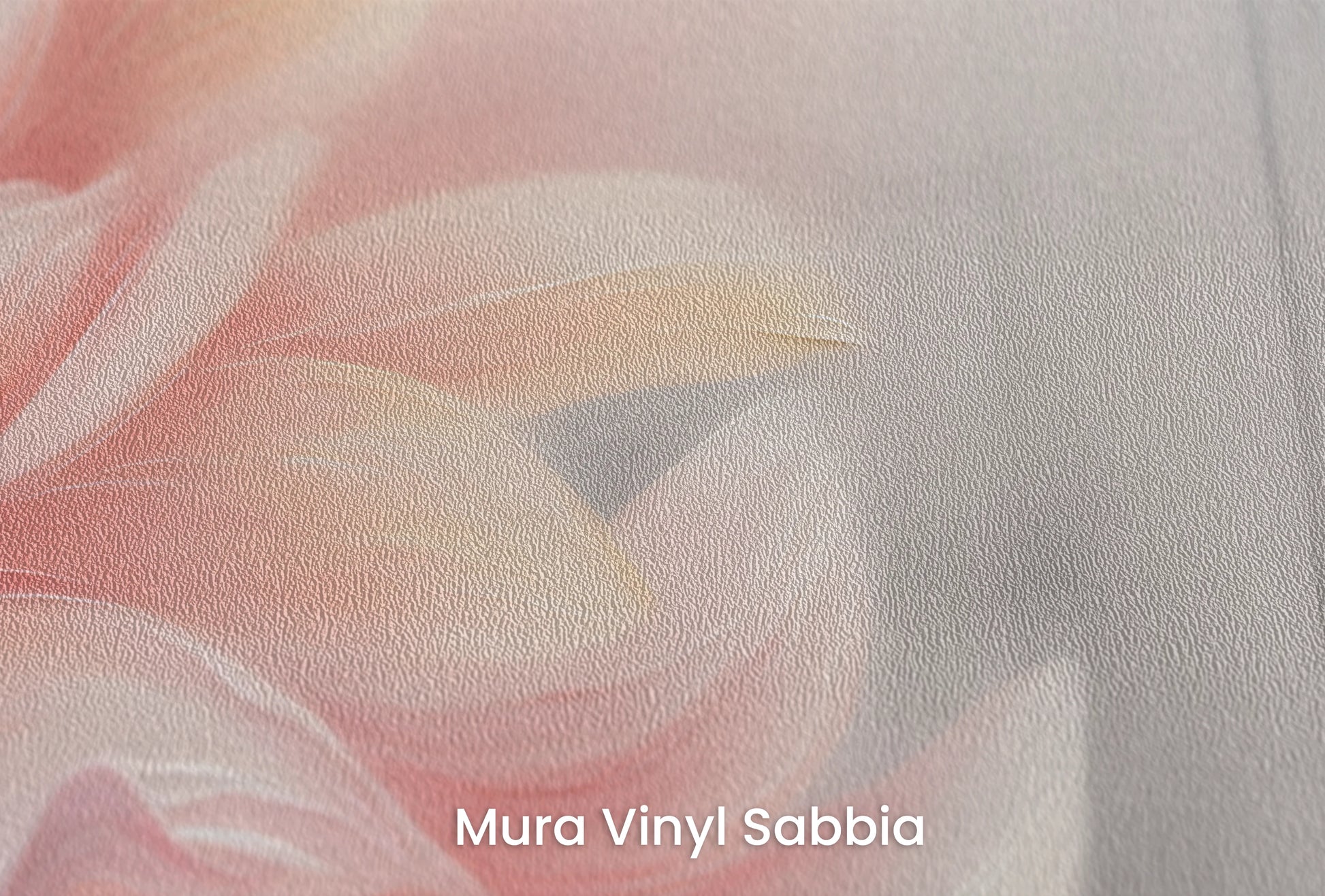 Zbliżenie na artystyczną fototapetę o nazwie Pink Petal Whirl na podłożu Mura Vinyl Sabbia struktura grubego ziarna piasku.