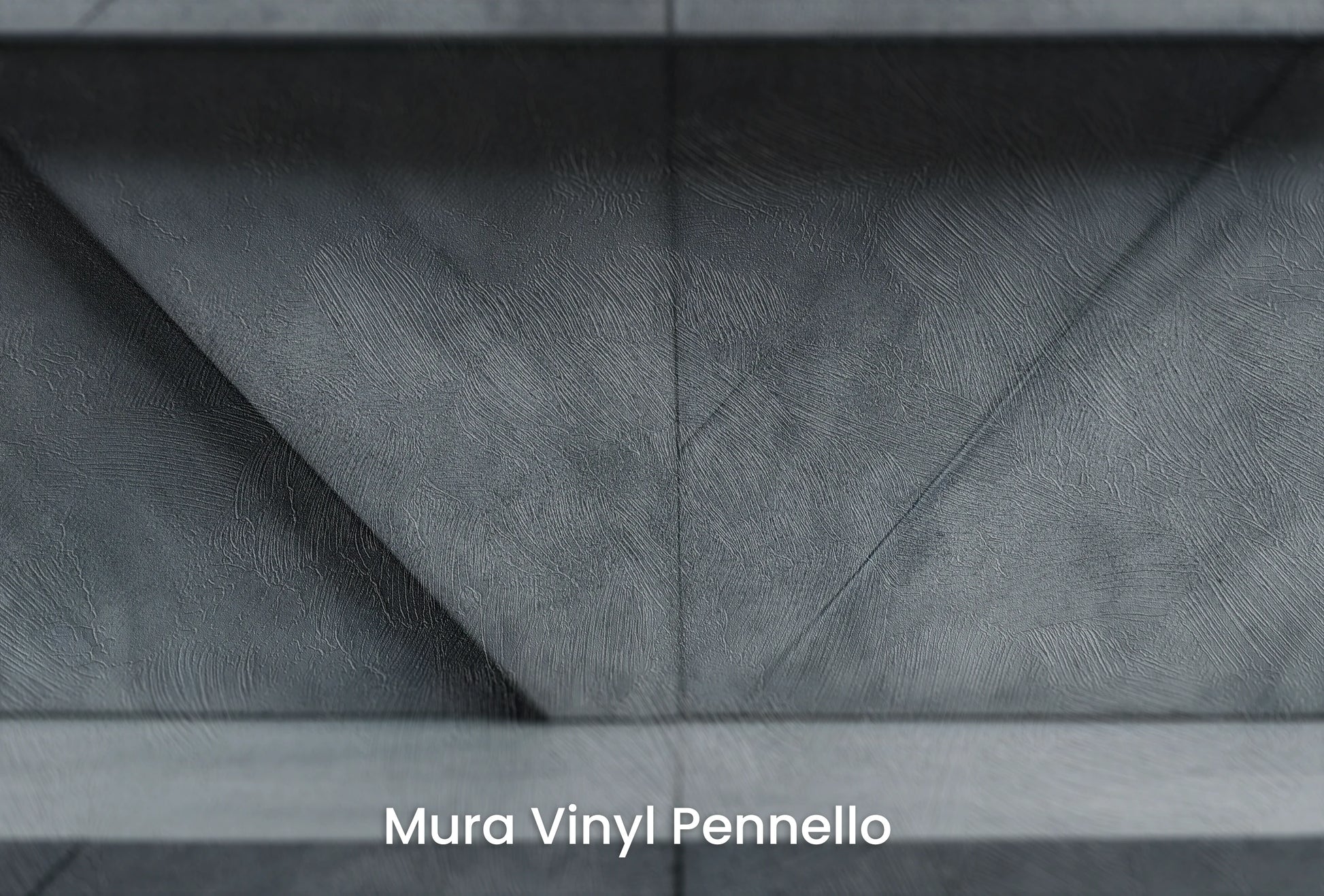 Zbliżenie na artystyczną fototapetę o nazwie Urban Angles na podłożu Mura Vinyl Pennello - faktura pociągnięć pędzla malarskiego.