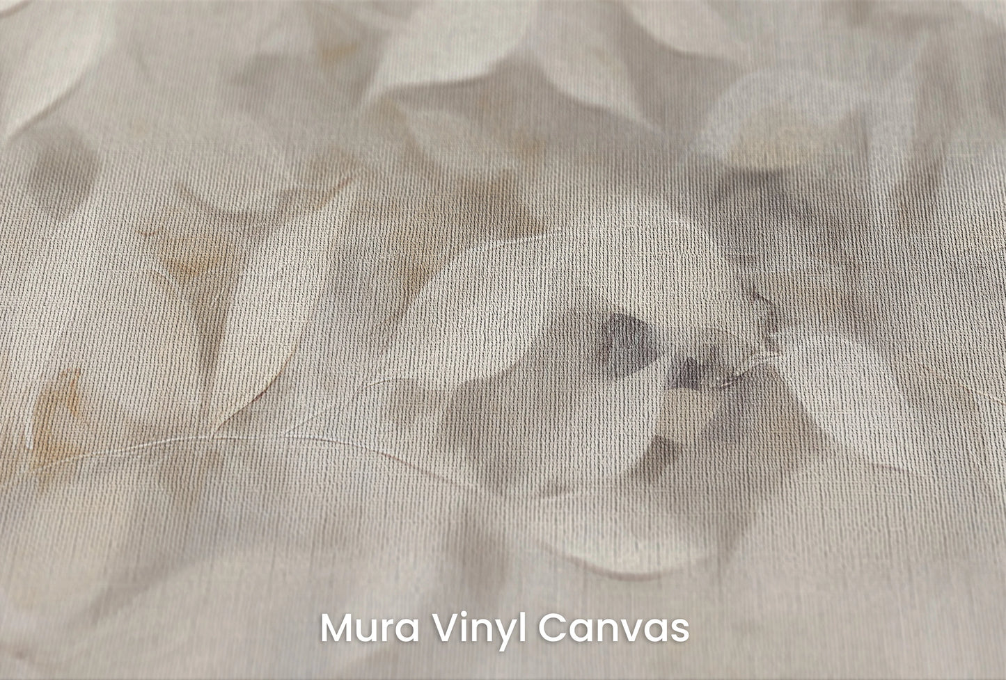 Zbliżenie na artystyczną fototapetę o nazwie Serene Leaves na podłożu Mura Vinyl Canvas - faktura naturalnego płótna.