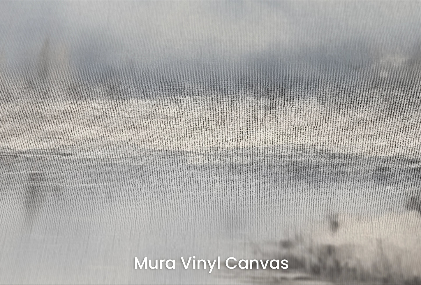 Zbliżenie na artystyczną fototapetę o nazwie Spokojne Góry na podłożu Mura Vinyl Canvas - faktura naturalnego płótna.