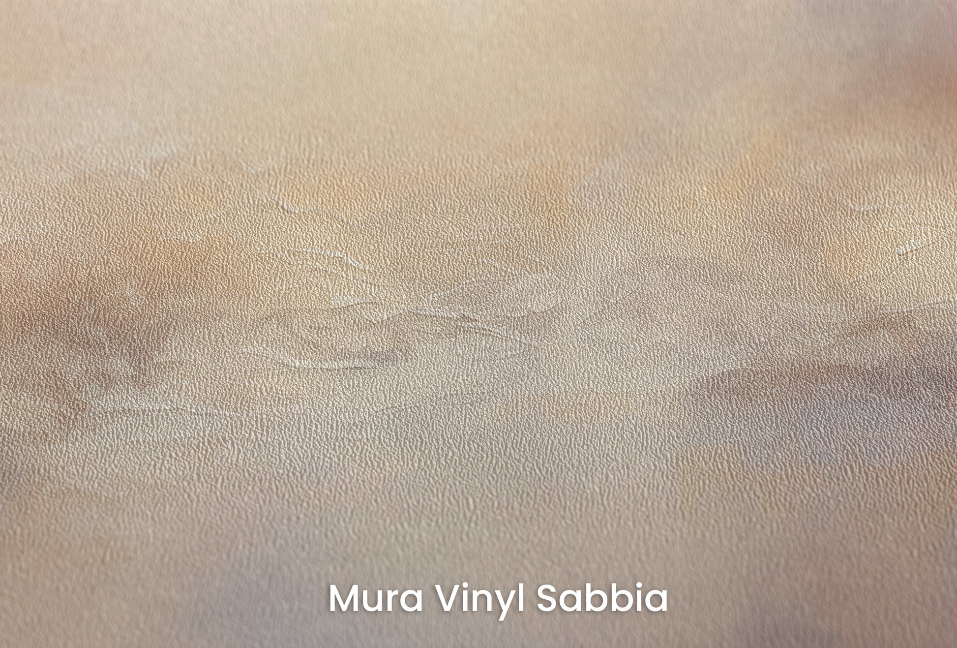 Zbliżenie na artystyczną fototapetę o nazwie MISTY MOUNTAIN MORN na podłożu Mura Vinyl Sabbia struktura grubego ziarna piasku.
